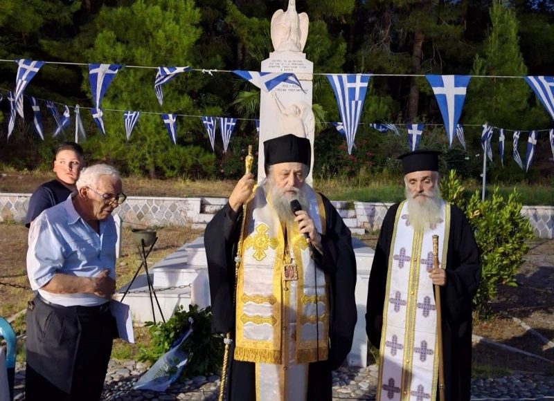 Ο-Μητροπολίτης-Παροναξίας-στις-επετειακές-εκδηλώσεις-του-Συλλόγου-Φιλωτιτών-Νάξου