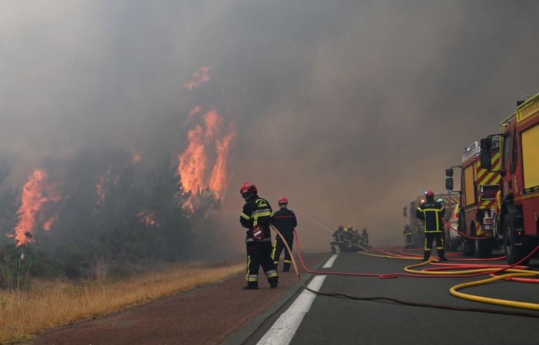 Συναγερμός-στην-Γαλλία:-Περίπου-1.200-κατασκηνωτές-απομακρύνθηκαν-εσπευσμένα-εξαιτίας-φωτιών-στο-Πα-ντε-Καλαί