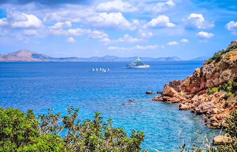 Η-θάλασσα-είναι-πηγή-χαράς-αλλά-και-κινδύνου