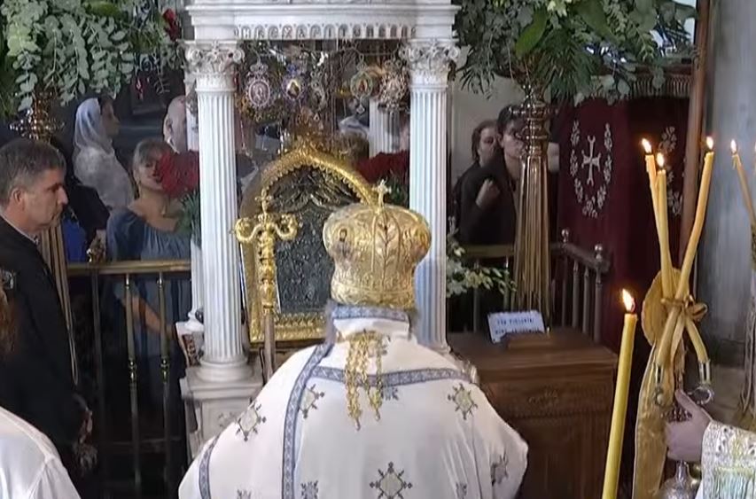 Λαμπρός-εορτασμός-στο-“ιερό-νησί”-της-Τήνου-–-Χιλιάδες-προσκυνητές-για-τη-Μεγαλόχαρη-(ΒΙΝΤΕΟ)