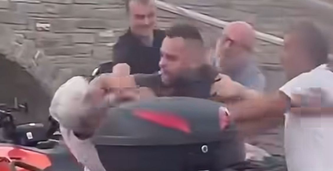 Για-επικίνδυνη-σωματική-βλάβη-η-δικογραφία-εναντίον-του-οδηγού-ταξί-που-ξυλοκόπησε-ηλικιωμένο-στην-Πάρο-–-Η-ανακοίνωση-των-ταξί-και-η-εκδοχή-του-οδηγού