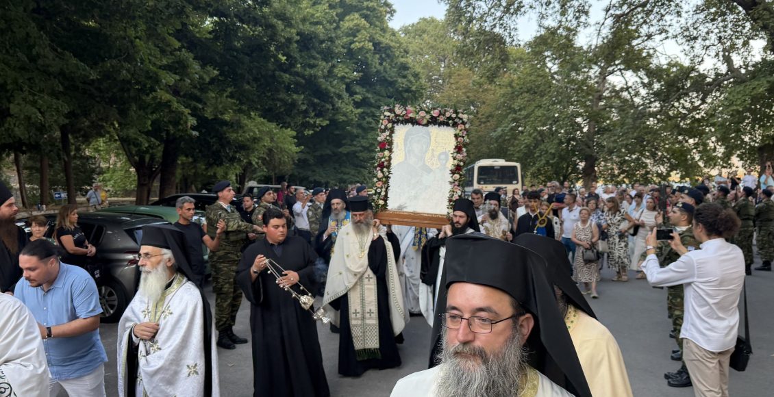 Λιτάνευση-της-Ιεράς-Εικόνος-της-Παναγίας-Πορφύρας-στην-Καστοριά