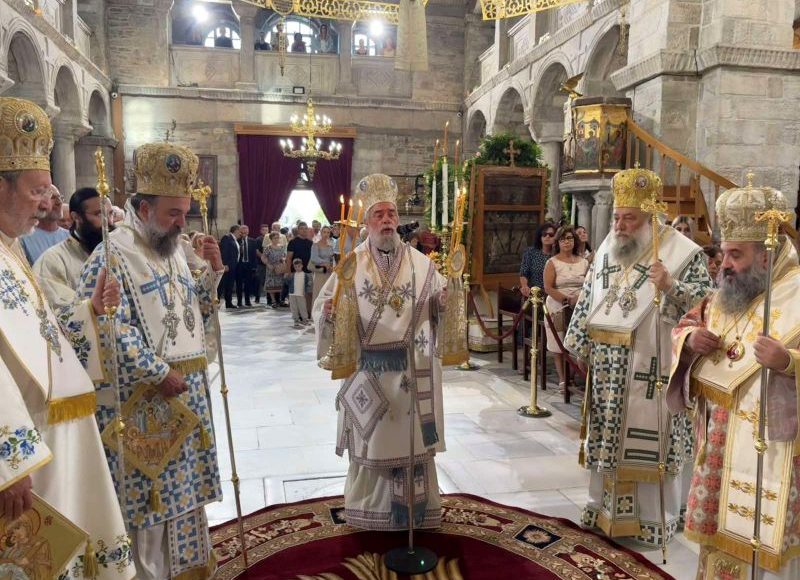 h-Πάρος-εόρτασε-την-Κοίμηση-της-Θεοτόκου-και-τα-1700-χρόνια-της-Εκατονταπυλιανής