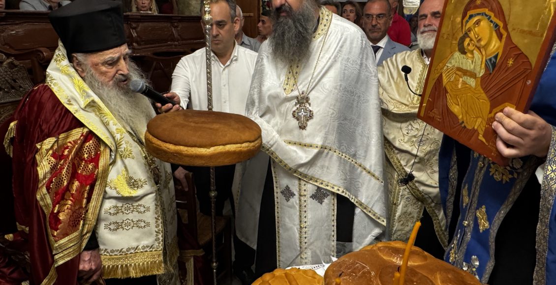 Ο-Μητροπολίτης-Μηθύμνης-Χρυσόστομος-στην-Παναγία-της-Πέτρας