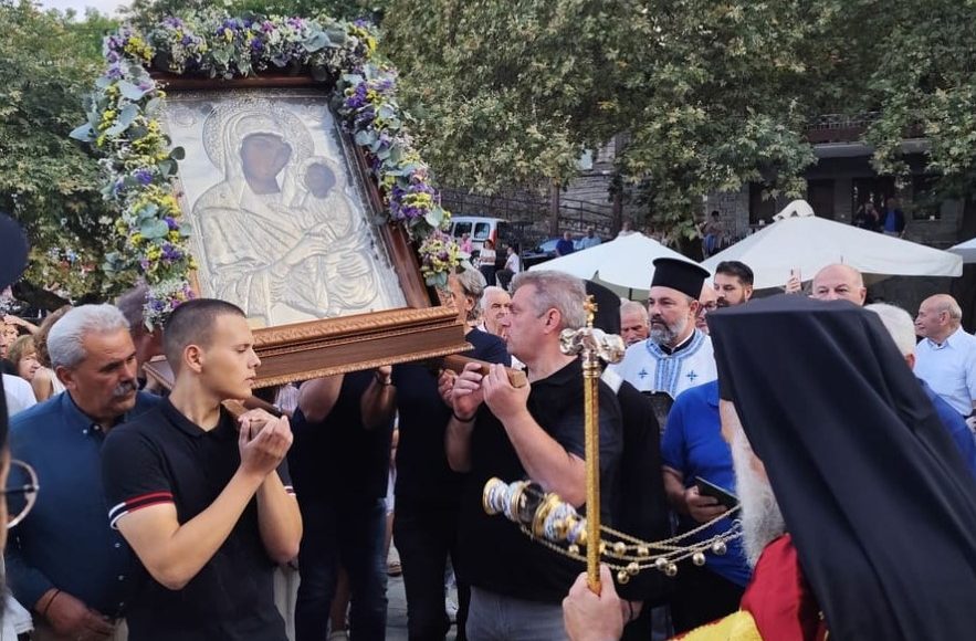 Η-Ιερά-eικόνα-της-Παναγίας-Κορωνιωτίσσης-και-της-Τιμίας-Κάρας-του-Ιερομάρτυρος-Σεραφείμ-στο-Μορφοβούνι-Καρδίτσας