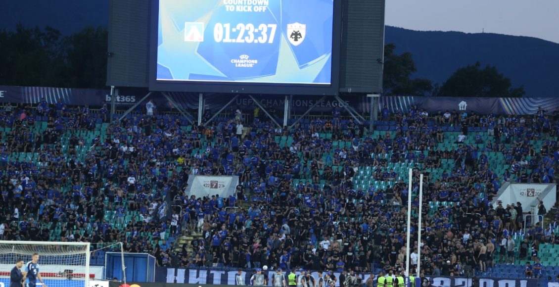 Λέφσκι-Σόφιας-–-ΑΕΚ:-Ένταση-των-Βούλγαρων-με-την-αστυνομία-και-ρίψη-δακρυγόνων