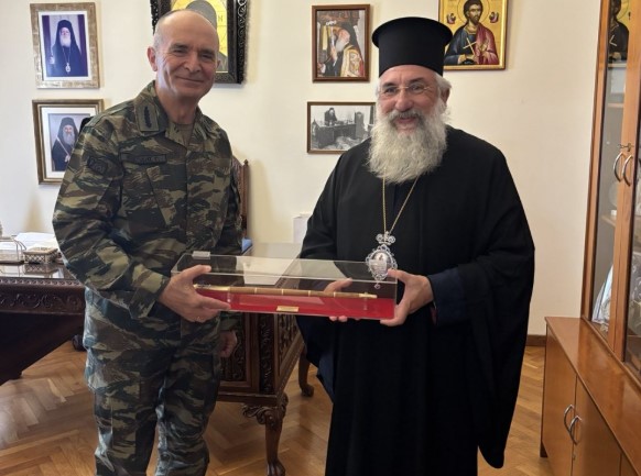 Επίσκεψη-του-Αρχηγού-ΓΕΣ-στον-Αρχιεπίσκοπο-Κρήτης