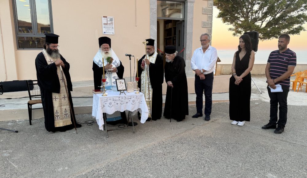 Ο-Αγιασμός-της-Έκθεσης-Σχολικής-Συλλογής-και-Δανειστικής-Βιβλιοθήκης-Τουρλωτής