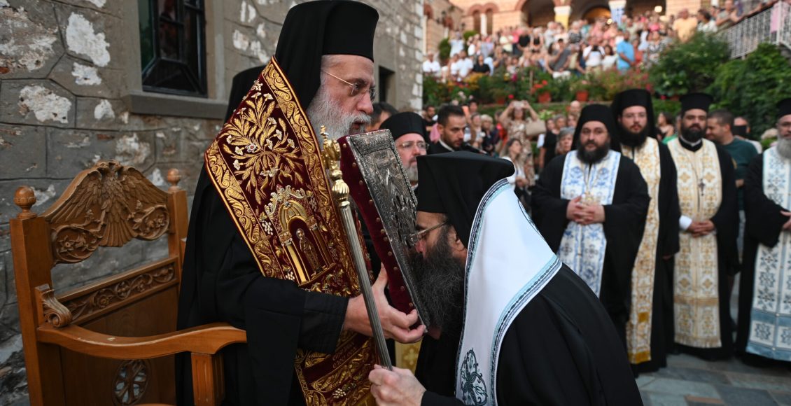 Πλήθος-πιστών-στην-πανηγυρίζουσα-Ιερά-Μονή-Μαλεβής
