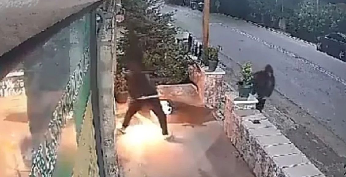 Αρκαδία:-Βίντεο-ντοκουμέντο-από-τη-στιγμή-που-άγνωστοι-βάζουν-φωτιά-σε-φαρμακείο-στη-Βλαχέρνα