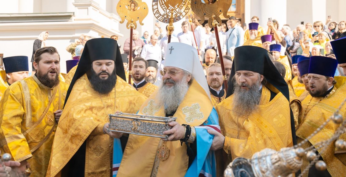 Η-αναχώρηση-της-δεξιάς-χειρός-του-Αγίου-Σπυρίδωνα-από-το-Καζάν