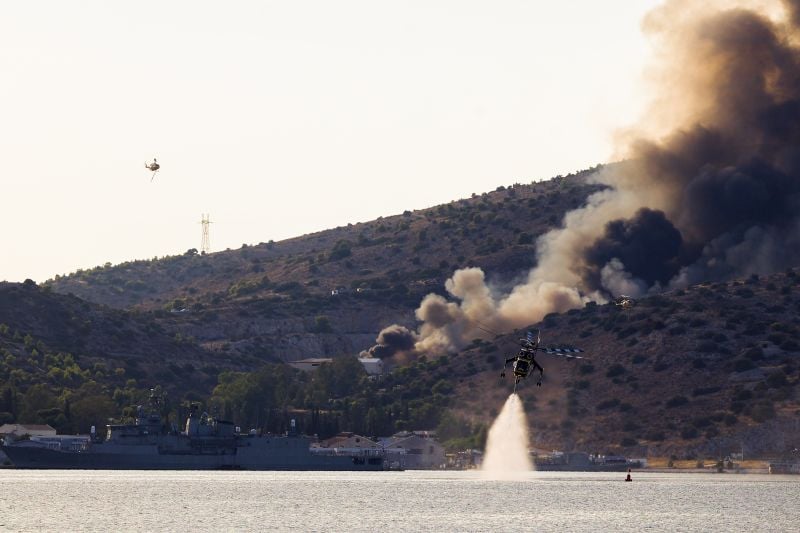 Υπό-έλεγχο-η-φωτιά-στο-Ελληνικό-Σαλαμίνας