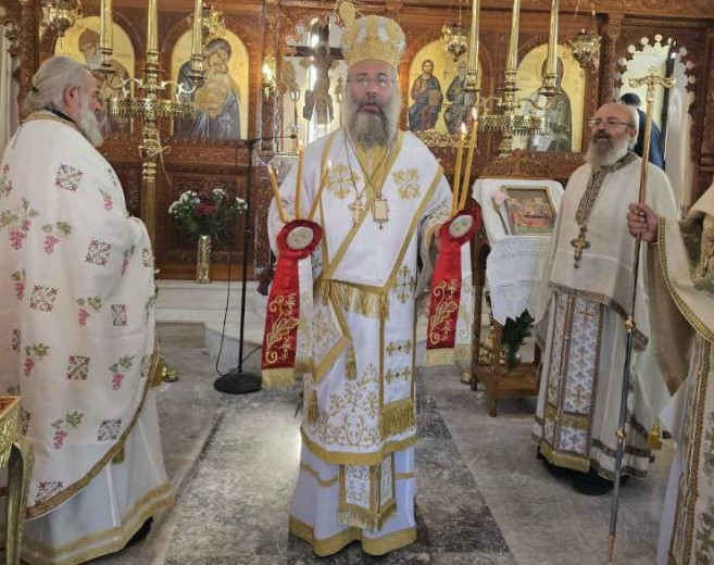 Ο-Μητροπολίτης-Ρεθύμνης-στον-Ιερό-Ναό-Αγίας-Τριάδος-Βαλσαμονέρου