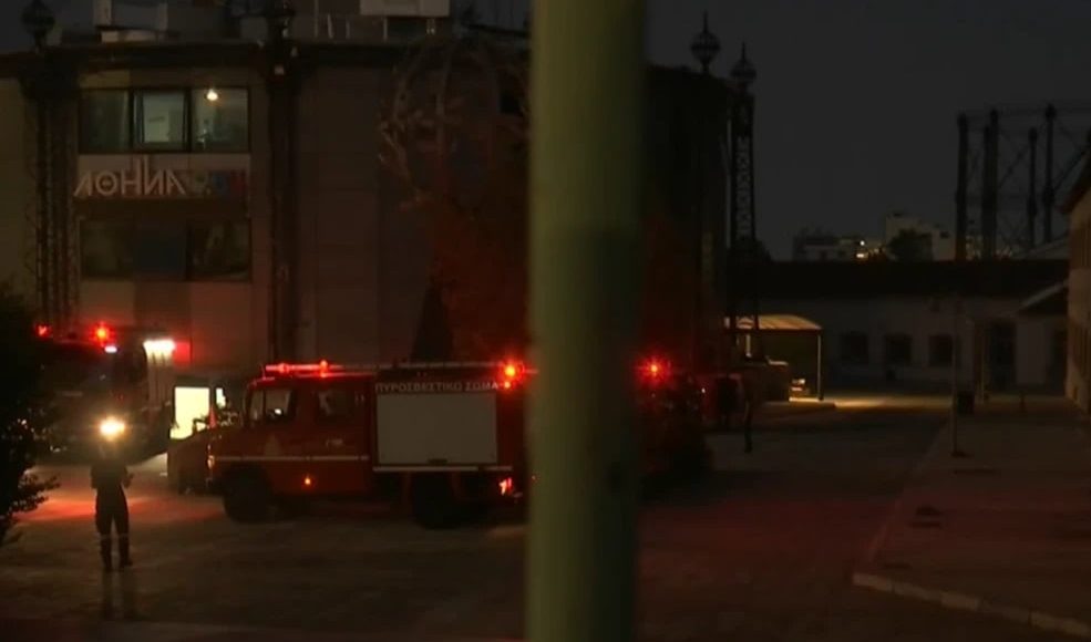 Φωτιά-στις-εγκαταστάσεις-του-ρ/σ-«Αθήνα-9,84»-στο-Γκάζι