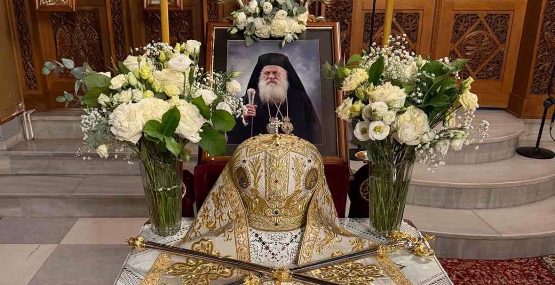 Εξάμηνο-μνημόσυνο-του-Μητροπολίτου-πρ.-Θήρας-κυρού-Επιφανίου-στη-Σαντορίνη