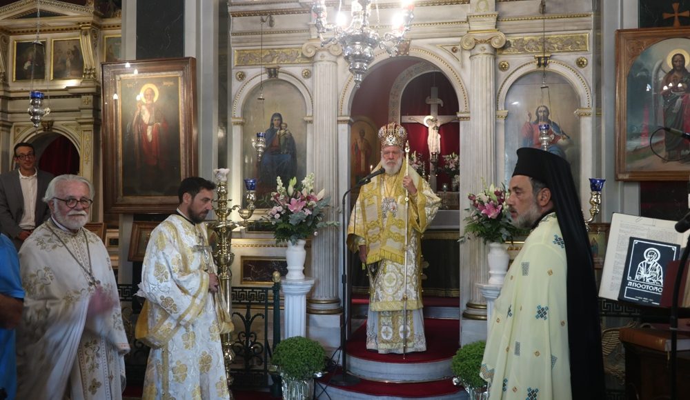 Στον-Ιερό-Ναό-Αγίου-Ιωάννου-Ποσειδωνίας-Σύρου-ιερούργησε-ο-Σύρου-Δωρόθεος-Β΄