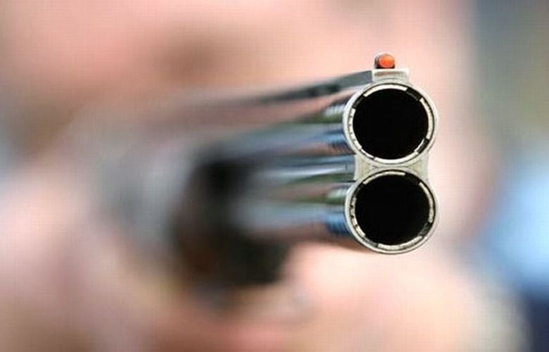Κακουργηματική-δίωξη-στον-38χρονο-που-πυροβόλησε-σε-ψιλικατζίδικο-–-Του-πήραν-πίσω-το-ποτό-που-άρπαξε-κι-επέστρεψε-με-καραμπίνα