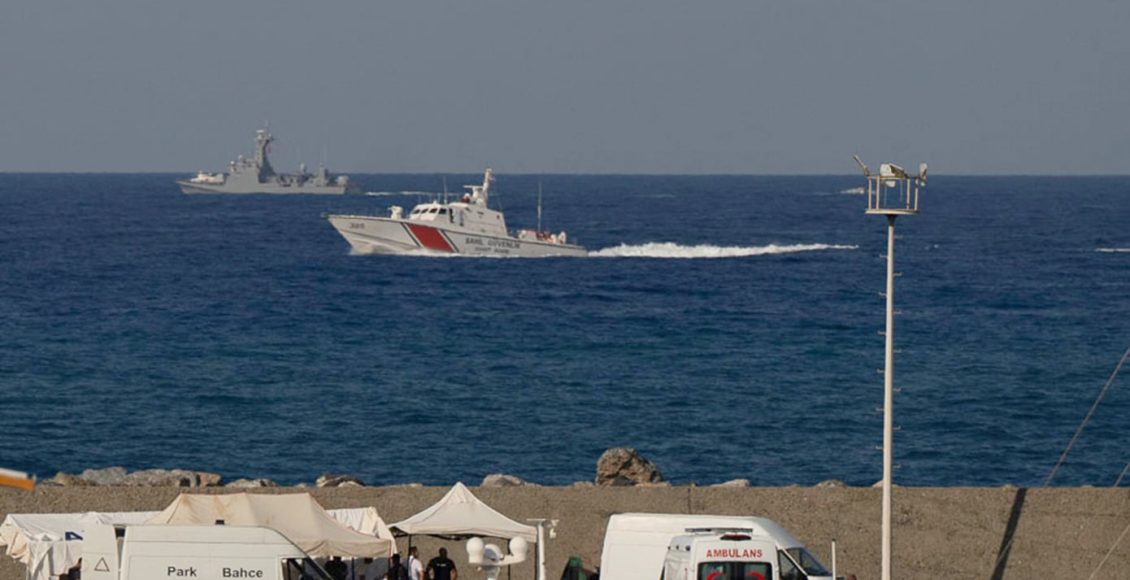 Ναυάγιο-στην-Κερύνεια:-«Έσπασε-η-πλώρη-από-τα-κύματα»-κατέθεσε-ο-καπετάνιος-–-Καταγγελίες-ότι-οι-πόρτες-ήταν-κλειδωμένες
