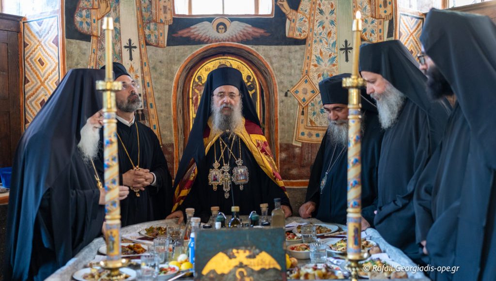 h-Κοίμηση-της-Θεοτόκου-στην-ΙΜΜ.-Βατοπαιδίου:-Πνευματικοί-λόγοι-στην-τράπεζα-(ΒΙΝΤΕΟ)