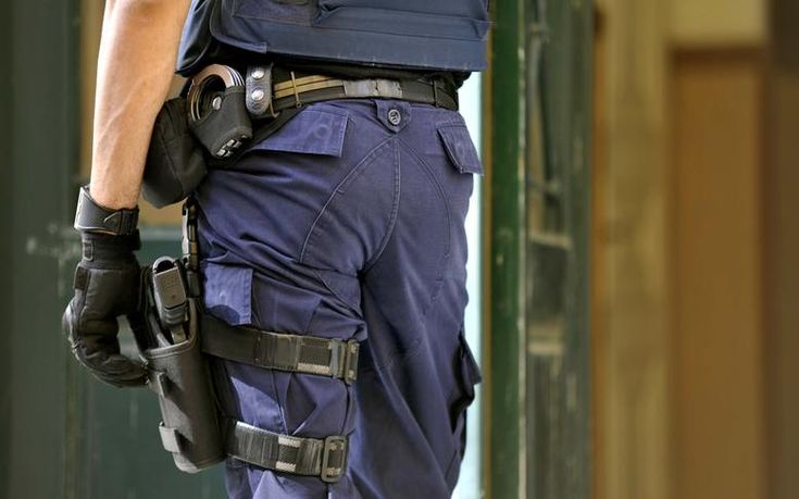 Ηράκλειο:-Παρίστανε-τον-αστυνομικό-σε-πραγματικούς-αστυνομικούς-ενώ-εκαναν-έλεγχο-σε-ταβέρνα-–-Οι-θαμώνες-ενεπλάκησαν