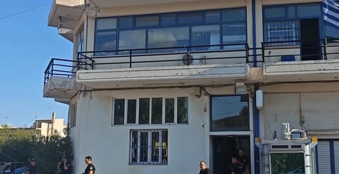 Το-σκοτεινό-παρελθόν-του-31χρονου-που-εισέβαλε-με-μαχαίρι-στο-ΑΤ.-Μάνδρας-–-Η-επίθεση-στη-σύντροφό-του-και-τη-μητέρα-της