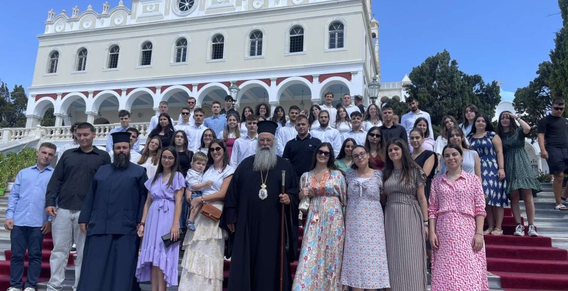 Προσκύνημα-στελεχών-νεότητας-της-Ιεράς-Μητρoπόλεως-Κίτρους-στην-Τήνο