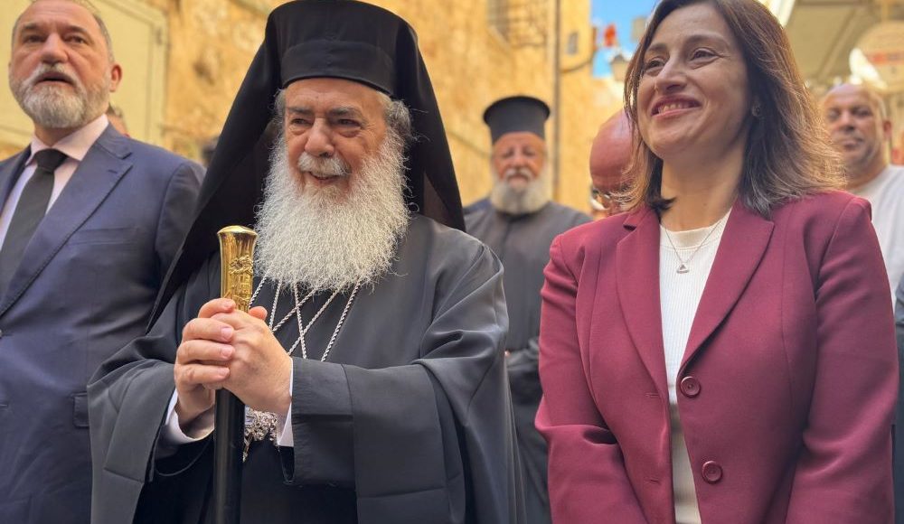 Στον-Πατριάρχη-Ιεροσολυμων-η-Πρέσβειρα-της-Ελλάδας-στην-Ιορδανία