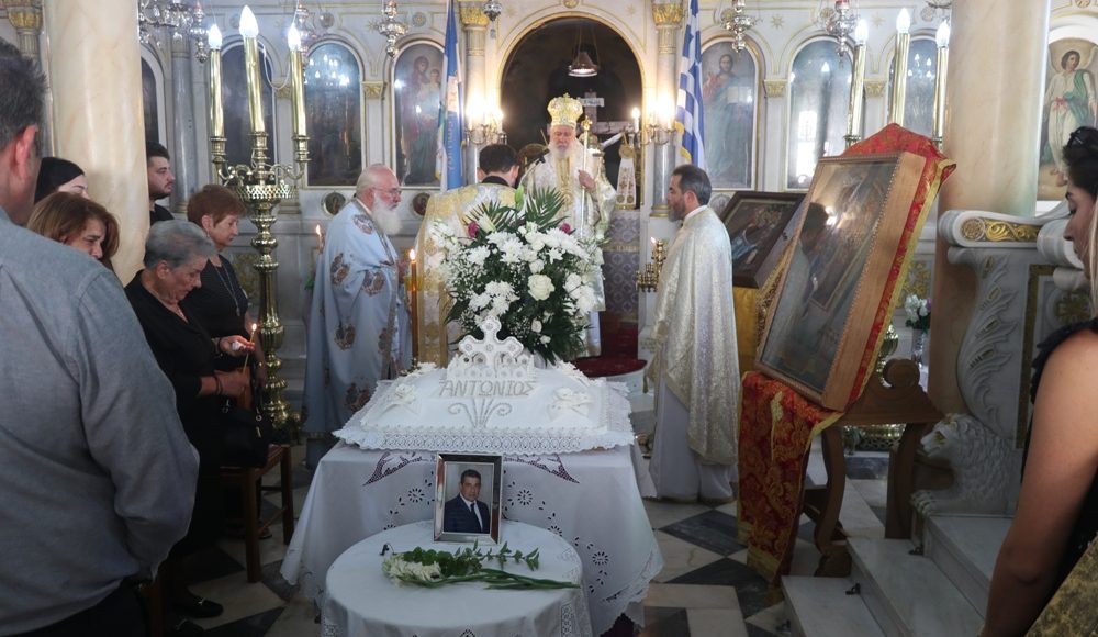 Ο-Σύρου-Δωρόθεος-στον-Ιερό-Ναό-Αγίου-Γεωργίου-Στενιών-Άνδρου