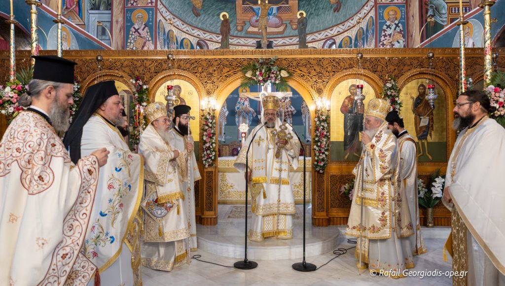 Νέα-Μουδανιά:-Πολυαρχιερατικό-συλλείτουργο-για-την-εορτή-της-Παναγίας-Κορυφινής-(ΦΩΤΟ)