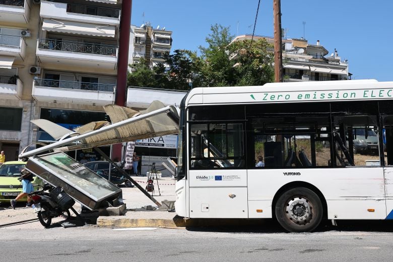 Η-ανακοίνωση-του-ΟΑΣΘ-για-το-τροχαίο-ατύχημα-στη-Νεάπολη