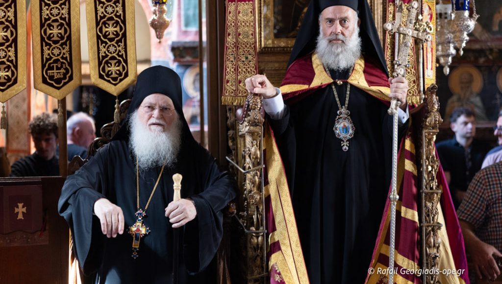 Θερμή-υποδοχή-του-Μητροπολίτη-Θεσσαλιώτιδος-Τιμοθέου-στην-ΙΜΜ.-Βατοπαιδίου
