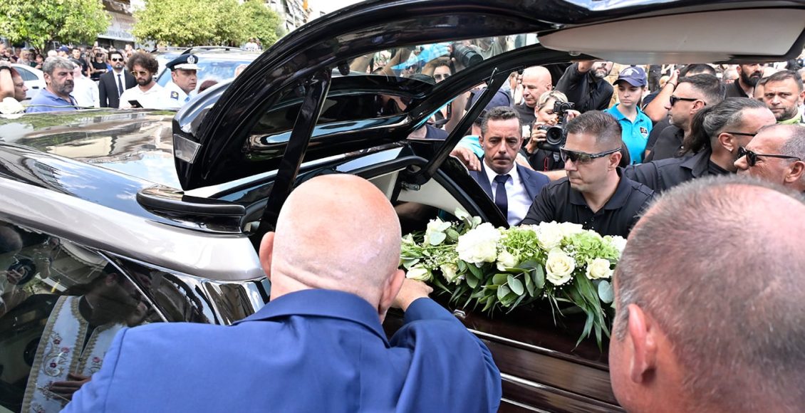 Υπό-τους-ήχους-του-«Φεύγω-Για-Εμένα»-ο-Γιώργος-Μαζωνάκης-οδηγήθηκε-στην-τελευταία-κατοικία-του-–-Ο-συγκλονιστικός-επικήδειος-του-Μητροπολίτη-Νίκαιας