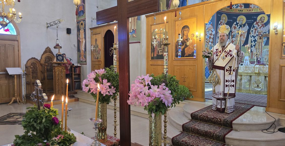 Με-κατάνυξη-και-λαμπρότητα-η-ύψωση-του-Τιμίου-Σταυρού-στη-Μητρόπολη-Ιερισσού