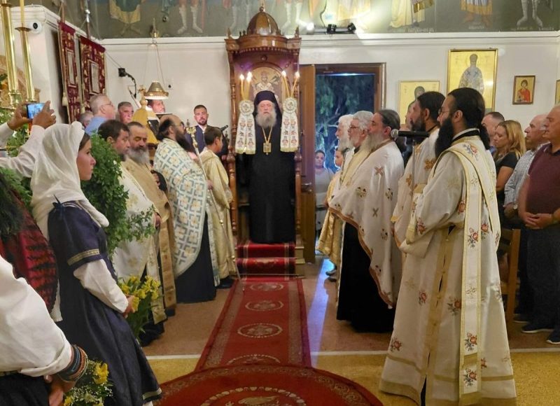 Πανηγυρικός-Αρχιερατικός-Εσπερινός-για-την-Ύψωση-του-Τιμίου-Σταυρού-στην-Αγκαιριά-Πάρου