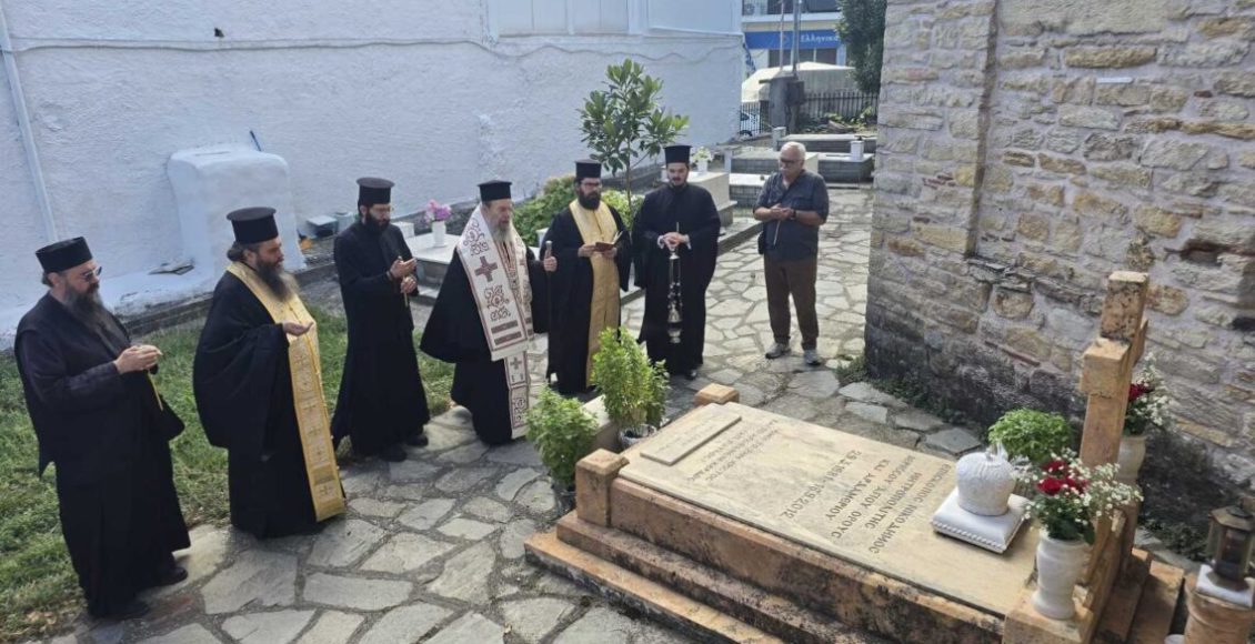 Τρισάγιο-στο-μνήμα-του-μακαριστού-Μητροπολίτη-Ιερισσού-κυρού-Νικοδήμου