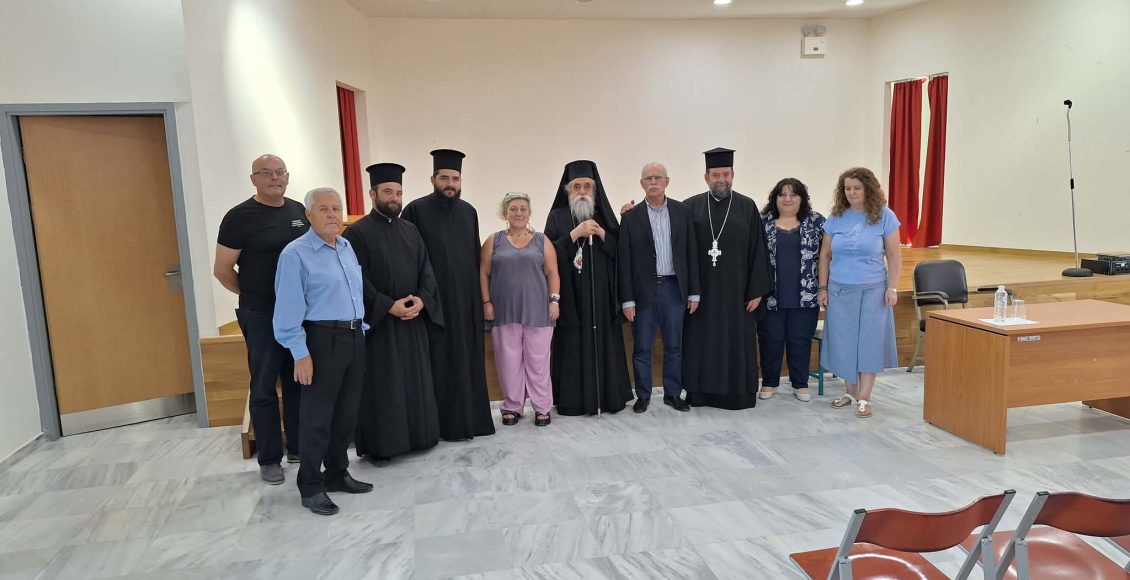 Το-Γυμνάσιο-–-Λύκειο-Καράτουλα-επισκέφθηκε-ο-Μητροπολίτης-Ηλείας