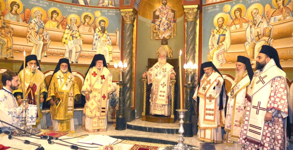 Κάτω-από-τη-σκιά-του-Τιμίου-Σταυρού,-η-Αλεξάνδρεια-ενώνει