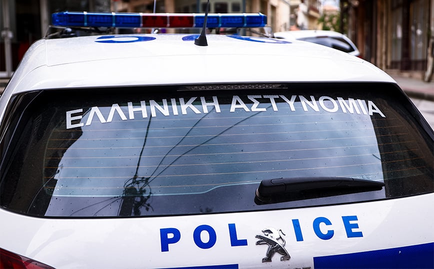 Κοριτσάκια-2-και-4-ετών-περιφέρονταν-μόνα-τους-στον-δρόμο-–-Συνελήφθη-ο-πατέρας-τους