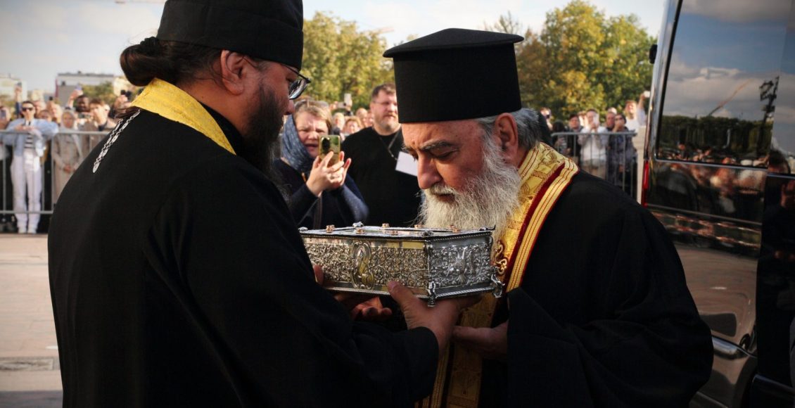 Από-την-Ρωσία-στο-Καζακστάν-η-δεξιά-χείρα-του-Αγίου-Σπυρίδωνος