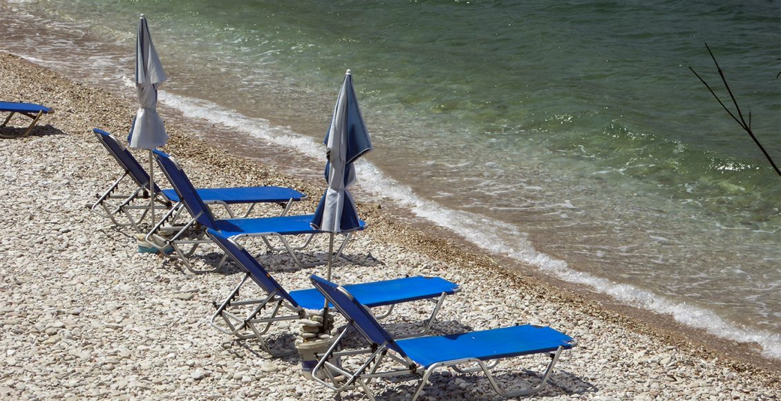 Ελεύθεροι-οι-δύο-κατηγορούμενοι-για-τον-θανάσιμο-ξυλοδαρμό-στη-Βουλιαγμένη-για-μία-ξαπλώστρα