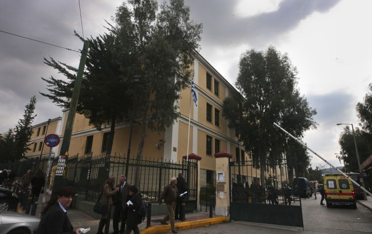 Αναστάτωση-στην-Ευελπίδων:-Κρατούμενος-40χρονος-Τυνήσιος-το-έσκασε-κατά-τη-μεταγωγή-του-–-Ανθρωποκυνηγητό-από-την-ΕΛΑΣ.