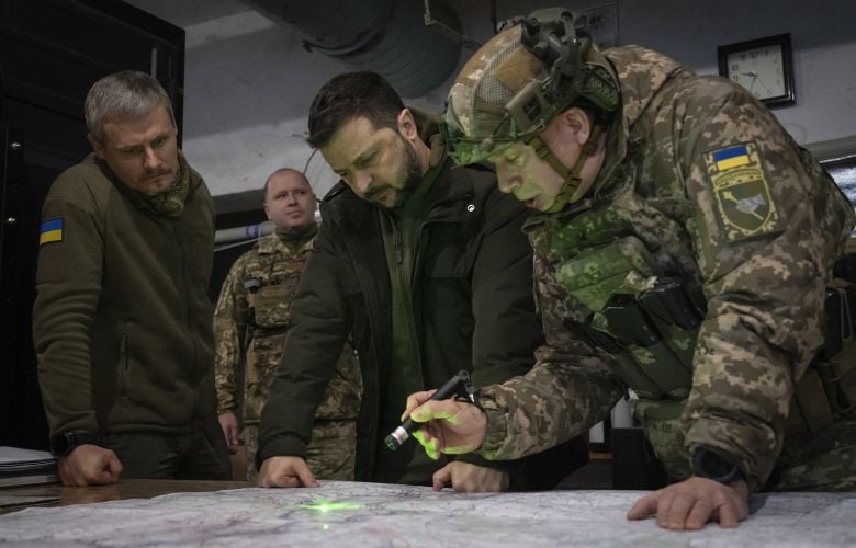 Ο-Ζελένσκι-επισκέφθηκε-φυλάκιο-στρατιωτικής-διοίκησης-κοντά-στο-μέτωπο-στην-ανατολική-Ουκρανία