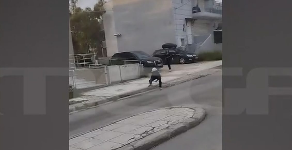 Εξοργιστικό-βίντεο:-Ανήλικοι-πετούν-πέτρες-σε-λεωφορείο-και-επιβάτες-στα-Άνω-Λιόσια-–-«Βροχή»-οι-καταγγελίες