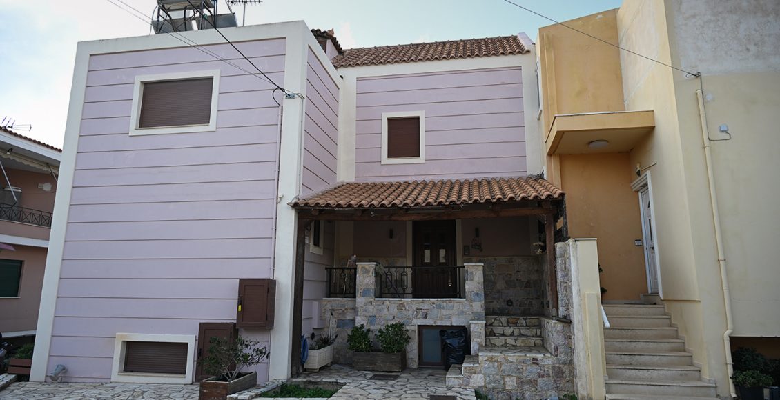 «Θα-σου-λιώσω-το-κεφάλι»:-Ο-εφιάλτης-της-32χρονης-στο-Λαύριο-–-Ο-πρώην-της-εισέβαλε-με-τη-βαριοπούλα-στο-σπίτι