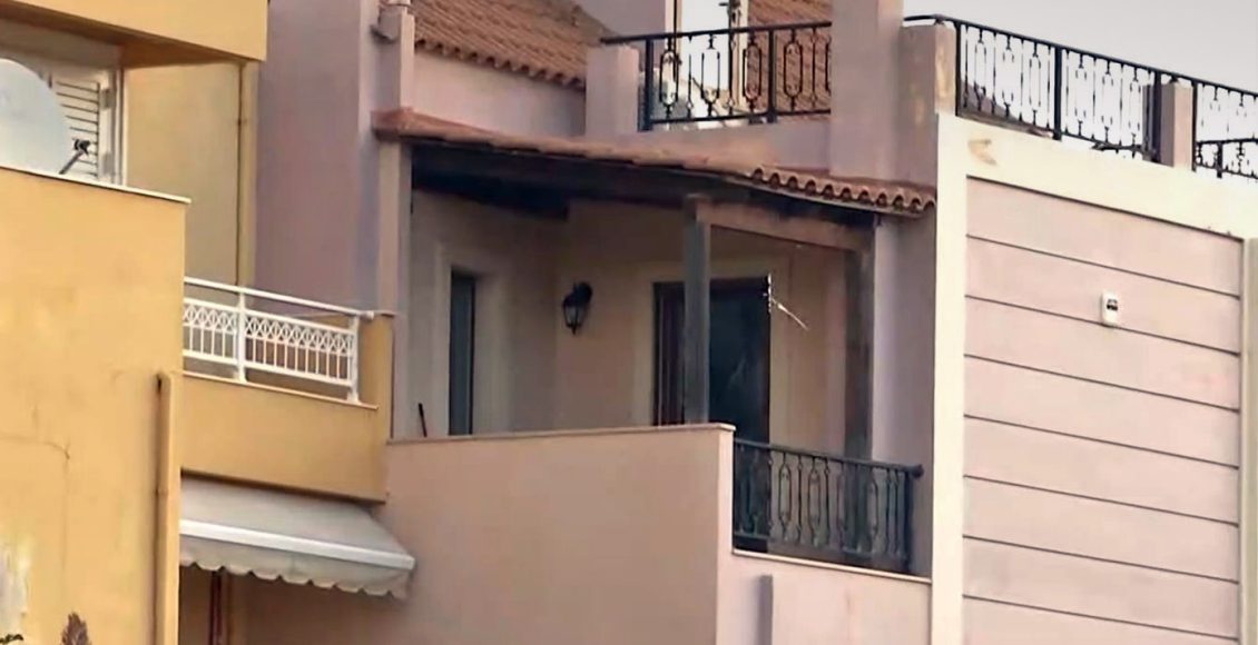 Λαύριο:-Για-απόπειρα-ανθρωποκτονίας-διώκεται-ο-32χρονος-για-την-επίθεση-στην-πρώην-σύντροφό-του-και-τον-φίλο-της