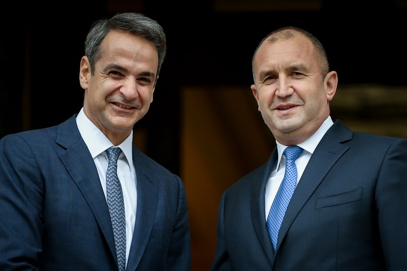 Ιστορική-συμφωνία-Ελλάδας-–-Βουλγαρίας-για-ανταλλαγή-κειμηλίων-και-λειψάνων,-παρουσία-Μητσοτάκη-και-Ράντεφ