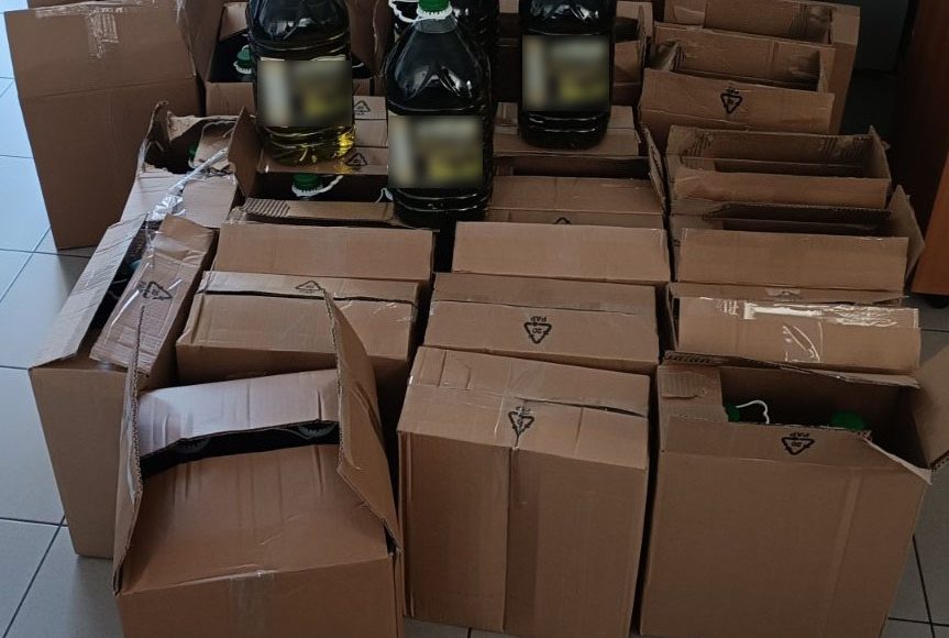 Φλώρινα:-Χειροπέδες-σε-55χρονο-με-390-λίτρα-«μαϊμού»-ελαιόλαδο