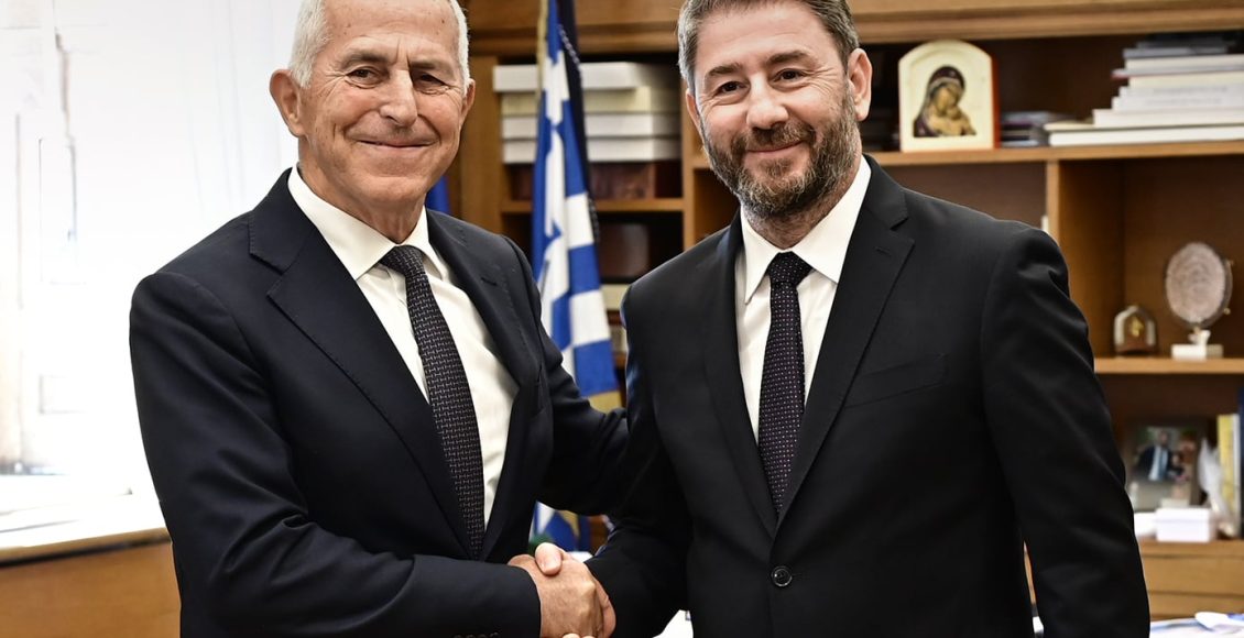 Ο-Ευάγγελος-Αποστολάκης-εντάσσεται-στην-ΚΟ-του-ΠΑΣΟΚ-–-Συναντήθηκε-στη-Βουλή-με-τον-Ν.-Ανδρουλάκη
