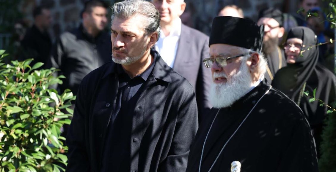 Ο-Πρόεδρος-της-Γεωργίας-στο-εκκλησιαστικό-συγκρότημα-του-Αποστόλου-Ματθαίου-στο-Μπατούμι