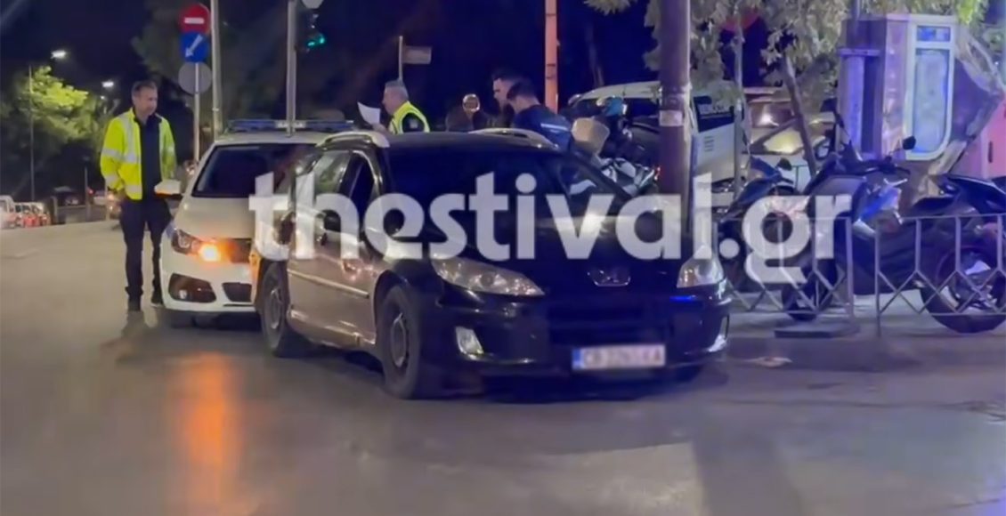 Τρελή-καταδίωξη-στη-Θεσσαλονίκη:-Οδηγός-ΙΧ-που-μετέφερε-μετανάστες-έπεσε-σε-σταθμευμένα-οχήματα-και-διέφυγε-με-τα-πόδια